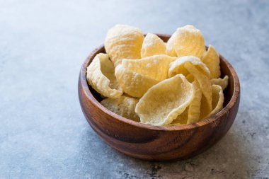 Organik humus nohut patates kızartması kapta yemek için hazır. Fast Food.