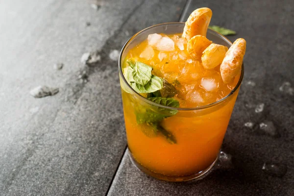 Mandarin Mojito Koktél Menta Levelek Zúzott Jég Mandarin Vagy Clementine — Stock Fotó