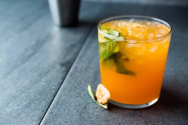 Mandarinenmojito Cocktail Mit Minzblättern Und Crushed Ice Mandarine Oder Clementine — Stockfoto