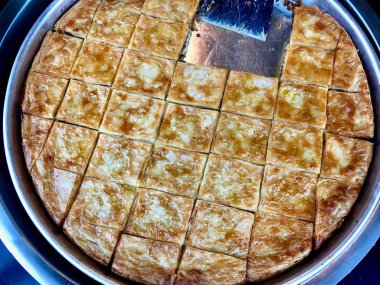 Türk Su tarifi / Tabla börek veya burek. Geleneksel gıda.