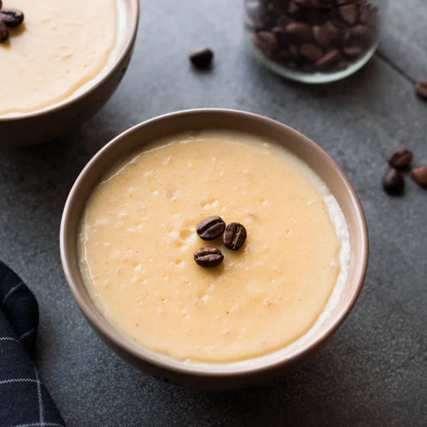 Turkish Coffee Pudding Coffee Beans Served Bowls Ready Eat Traditional — Stock Photo, Image