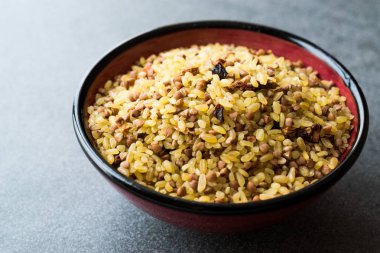Ham Bulgur Pirinç buğday ile / Pilav veya pilav şenlendirir. Organik çiğ gıda.