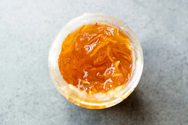 接骨果酱橙皮在罐子 有机早餐概念 — 图库照片