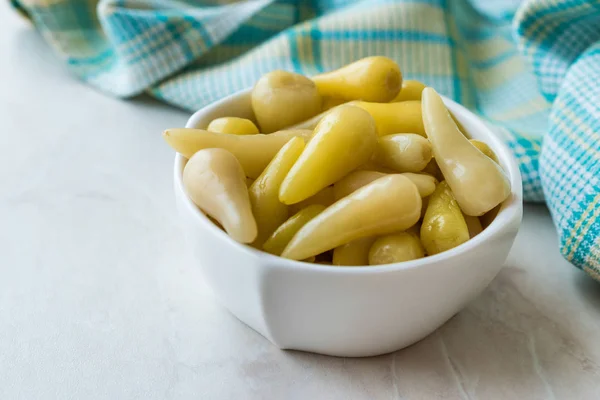 Pickles Poivre Vert Mariné Dans Des Bols Aliments Biologiques Traditionnels — Photo