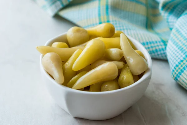 Pickles Poivre Vert Mariné Dans Des Bols Aliments Biologiques Traditionnels — Photo