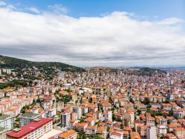 Plansız kentleşme Istanbul Kartal Yakacık hava dron görünümü. Cityscape.