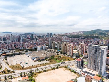 Plansız kentleşme Istanbul Kartal Yakacık Real M1 Avm Istanbul, Türkiye - 23 Şubat 2018:Aerial dron görünümü. Cityscape.