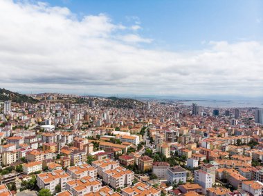 Plansız kentleşme Istanbul Kartal Yakacık hava dron görünümü. Cityscape.