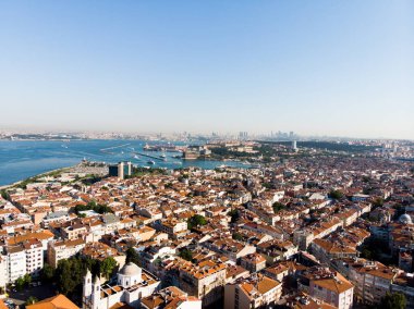 Plansız kentleşme Istanbul Kadıköy Moda hava dron görünümü. Cityscape.