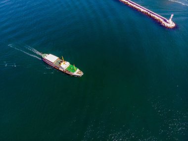 Kadıköy Vapur Marmara Denizi'nde hava dron görünümü. Şehir hayatı.