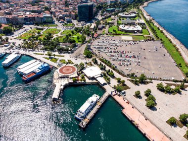 Istanbul, Türkiye - 23 Mayıs 2018: Hava dron Kadıköy otopark görünümünü. Cityscape