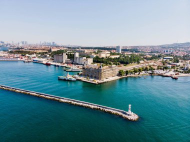 Istanbul, Türkiye - 23 Mayıs 2018: Hava uçağı Istanbul'da Kadıköy sahil görünümünü. Cityscape.