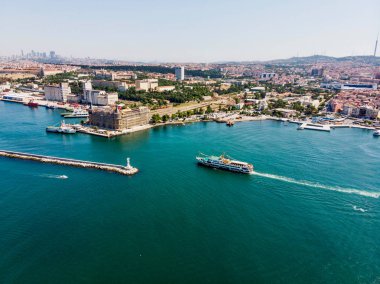 Istanbul, Türkiye - 23 Mayıs 2018: Hava uçağı Istanbul'da Kadıköy sahil görünümünü. Cityscape.