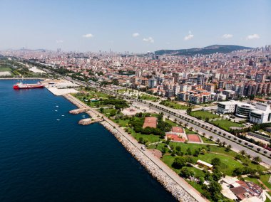 Kartal Istanbul şehir sahil hava dron görünümü. Cityscape
