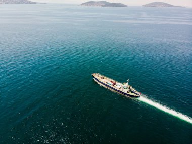 Kargo gemisi görünümünü hava dron araçlar Adası'na taşır. Ulaşım