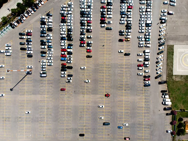 Δείτε Τον Εναέριο Κηφήνα Ανοικτό Χώρο Στάθμευσης Αυτοκινήτων Ζωή Στην — Φωτογραφία Αρχείου