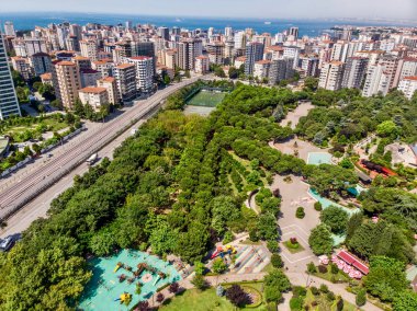 Kadıköy göztepe özgürlük Bahçe Park Istanbul'da hava dron görünümünü / Zero Parki. Cityscape