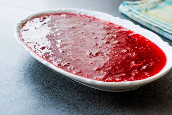 Rote Pflaumenmarmelade Keramikschüssel Bio Lebensmittel — Stockfoto