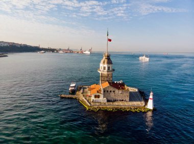 Kız Kulesi Üsküdar Istanbul'da hava dron görünümünü / Kiz Kulesi. Tarihi bina.