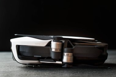 Istanbul, Türkiye - 3 Temmuz 2018: Bir 3-eksenli gimbal ile DJI indeks işlem Mavic hava - kompakt Drone ile 12 Mp 4k Hdr fotoğraf makinesi ile DJI indeks işlem tarafından monte. Kamera ve sensörler görüntüleyin. Teknolojik ekipman.