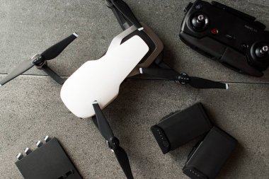 Istanbul, Türkiye - 3 Temmuz 2018: İle DJI indeks işlem Mavic hava - sinek daha fazla Combo Pack - kompakt Drone ile DJI indeks işlem tarafından. Teknolojik ekipman.