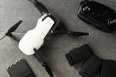 Istanbul, Türkiye - 3 Temmuz 2018: İle DJI indeks işlem Mavic hava - sinek daha fazla Combo Pack - kompakt Drone ile DJI indeks işlem tarafından. Teknolojik ekipman.