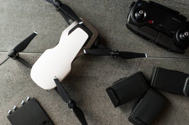 Istanbul, Türkiye - 3 Temmuz 2018: İle DJI indeks işlem Mavic hava - sinek daha fazla Combo Pack - kompakt Drone ile DJI indeks işlem tarafından. Teknolojik ekipman.