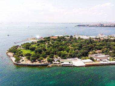 Kadıköy Fenerbahçe parkı görünümünü hava dron / Istanbul deniz. Cityscape