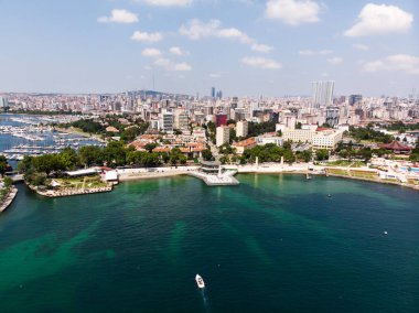 Kadıköy Fenerbahçe parkı görünümünü hava dron / Istanbul deniz. Cityscape