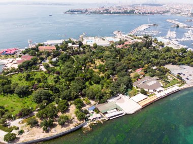 Kadıköy Fenerbahçe parkı görünümünü hava dron / Istanbul deniz. Cityscape