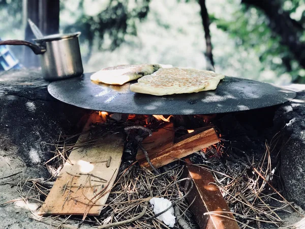 Turkisk Mat Gozleme Kokta Trä Brand Pan Skogen Ekologisk Mat — Stockfoto