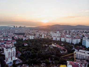 Plansız kentleşme Istanbul Kartal Yakacık hava dron görünümü. Cityscape