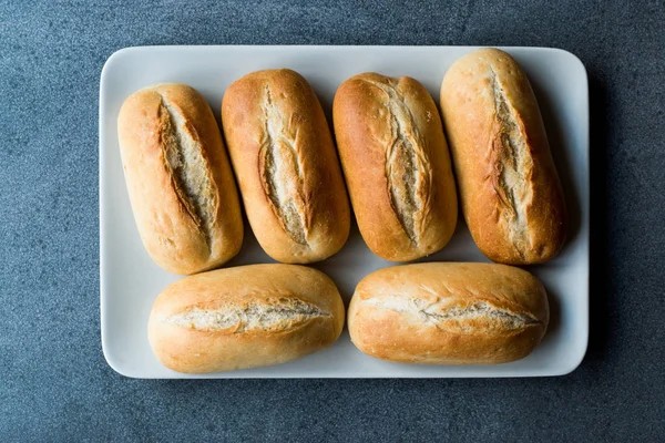 Φρεσκοψημένο Ψωμί Μπαγκέτα Στο Πιάτο Βιολογικά Γαλλικά Francala Αρτοποιίας — Φωτογραφία Αρχείου