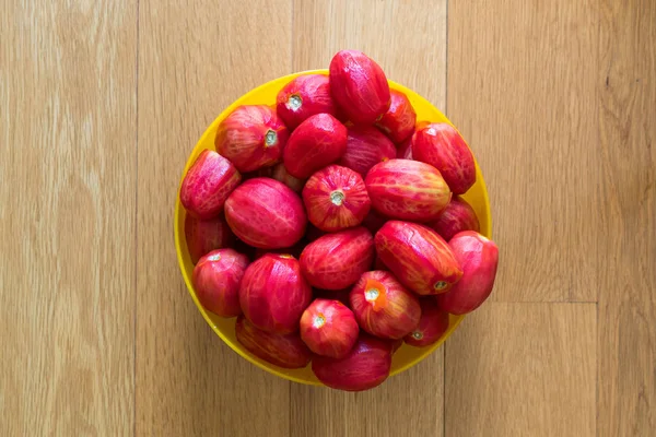 Tomates Inteiros Descascados Tigela Amarela Alimentos Orgânicos — Fotografia de Stock