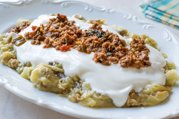 Turco Ali Nazik Kebab Com Iogurte Carne Picada Berinjela Assada — Fotografia de Stock