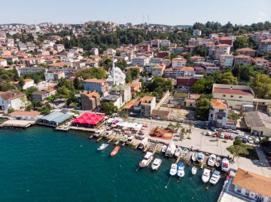 Beykoz Paşabahçe Istanbul Seaside görünümünü hava dron / Türkiye. Cityscape.