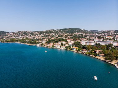 Beykoz Paşabahçe Istanbul Seaside görünümünü hava dron / Türkiye. Cityscape.