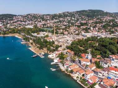 Beykoz Paşabahçe Istanbul Seaside görünümünü hava dron / Türkiye. Cityscape.