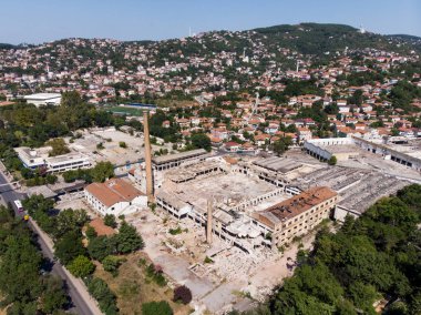 Gök olayları görüntülemek eski ağaçları ile fabrika Paşabahçe Beykoz / Istanbul Cityscape.