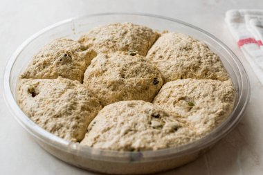 Yuvarlak helva / fıstıklı Helva / Kurek Helvasi paket kapsayıcı ile