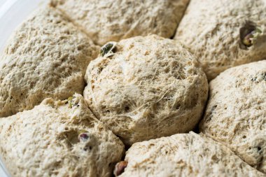 Yuvarlak helva / fıstıklı Helva / Kurek Helvasi. Geleneksel tatlı.