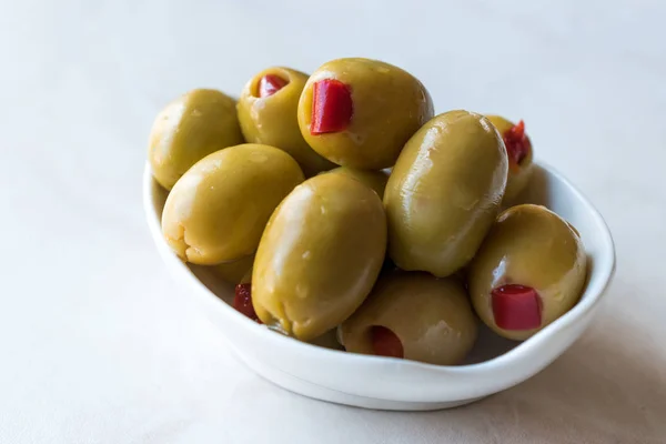 Olive Verdi Farcite Con Peperoncino Rosso Alimenti Biologici — Foto Stock