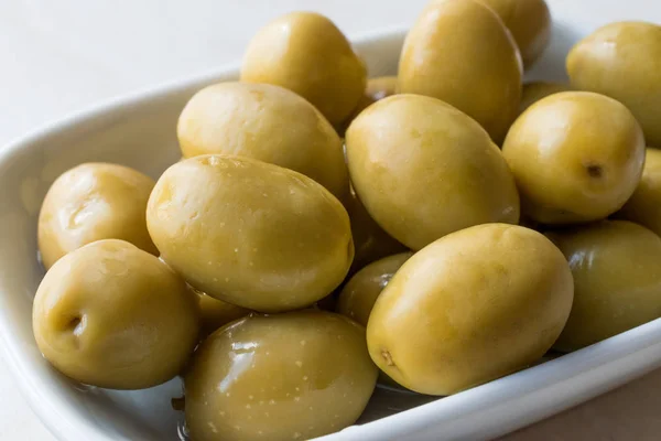Olives Vertes Dans Petit Bol Pour Petit Déjeuner Aliments Biologiques — Photo