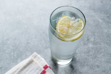Churchill içecek soda Soda tuz ve limon ile / Corcil. Organik içki