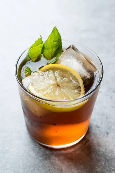 Κρύο Παγωμένο Τσάι Περγαμόντο Φύλλα Μέντας Λεμόνι Και Ποτό Καλοκαίρι — Φωτογραφία Αρχείου