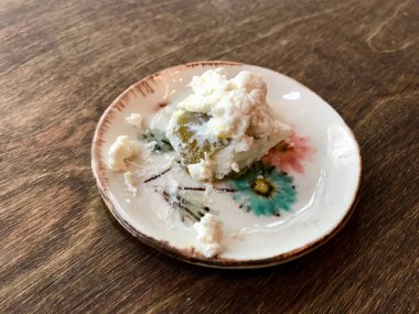 Cottage / Lor peynir tabağı yeşil biber ile kahvaltıda. Organik gıda.