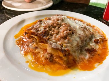 Lazanya tabak Restaurant, hizmet. Geleneksel gıda.