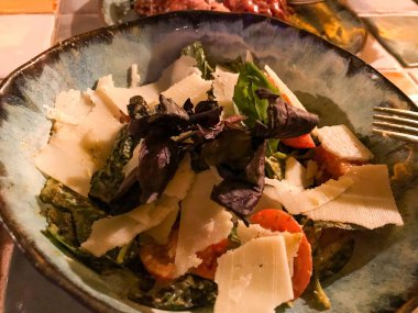 Parmesan ve roket salata Restaurant, hizmet. Organik gıda.