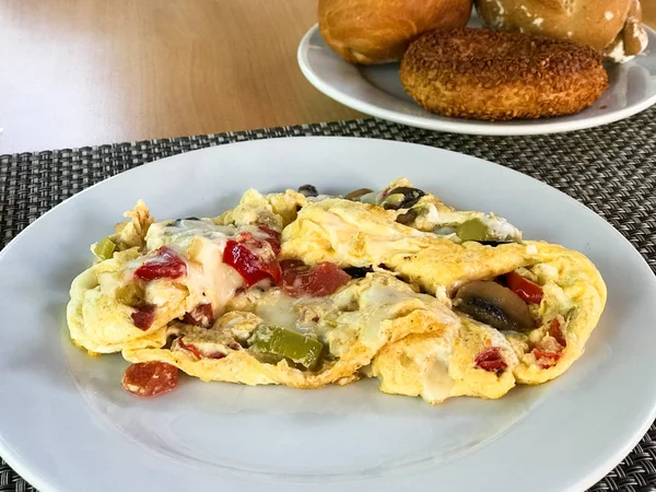 Tortilla Champiñones Con Verduras Mixtas Servidas Restaurante Del Hotel Vacaciones —  Fotos de Stock