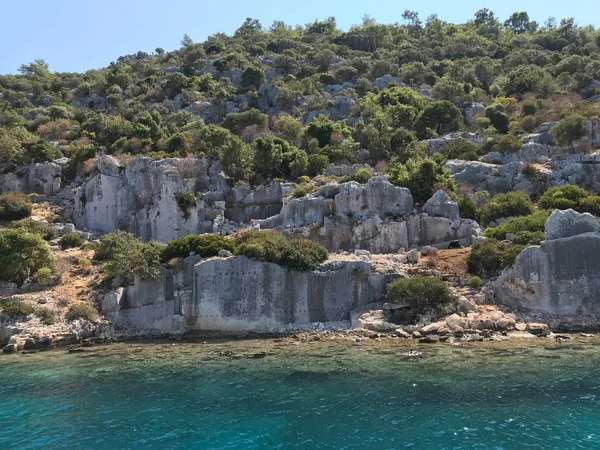 Kayakoy Kekova Simena 费特希耶 住宿沉没城市 Kekova 海湾的 Ucagiz 从海在土耳其安塔利亚省与 Turqouise — 图库照片